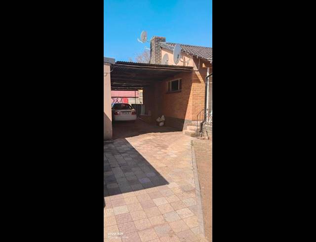 4 BEDROOM HOUSE FOR SALE IN KEMPTON PARK EXT 04